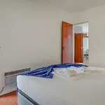דירה Coastal Retreat By Lovelystay